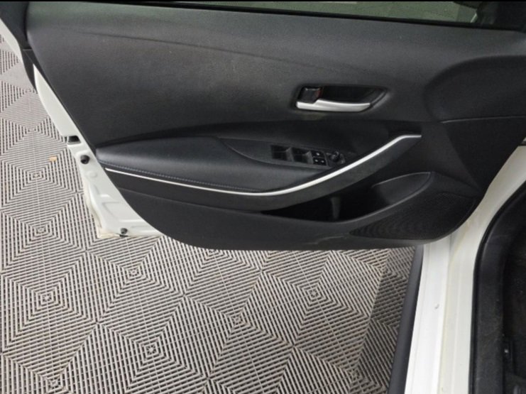 Used 2021 Toyota Corolla SE w/ Carpet Mat Package (TMS) image 24