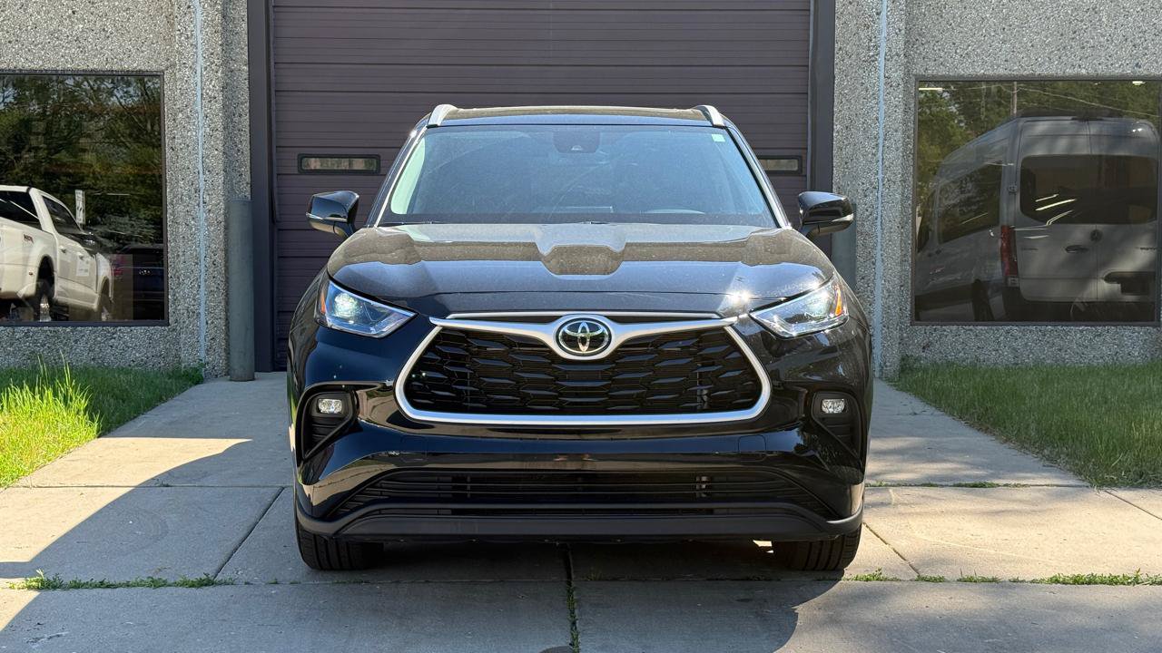 Used 2026 Toyota Highlander XLE AWD/4WD image 2