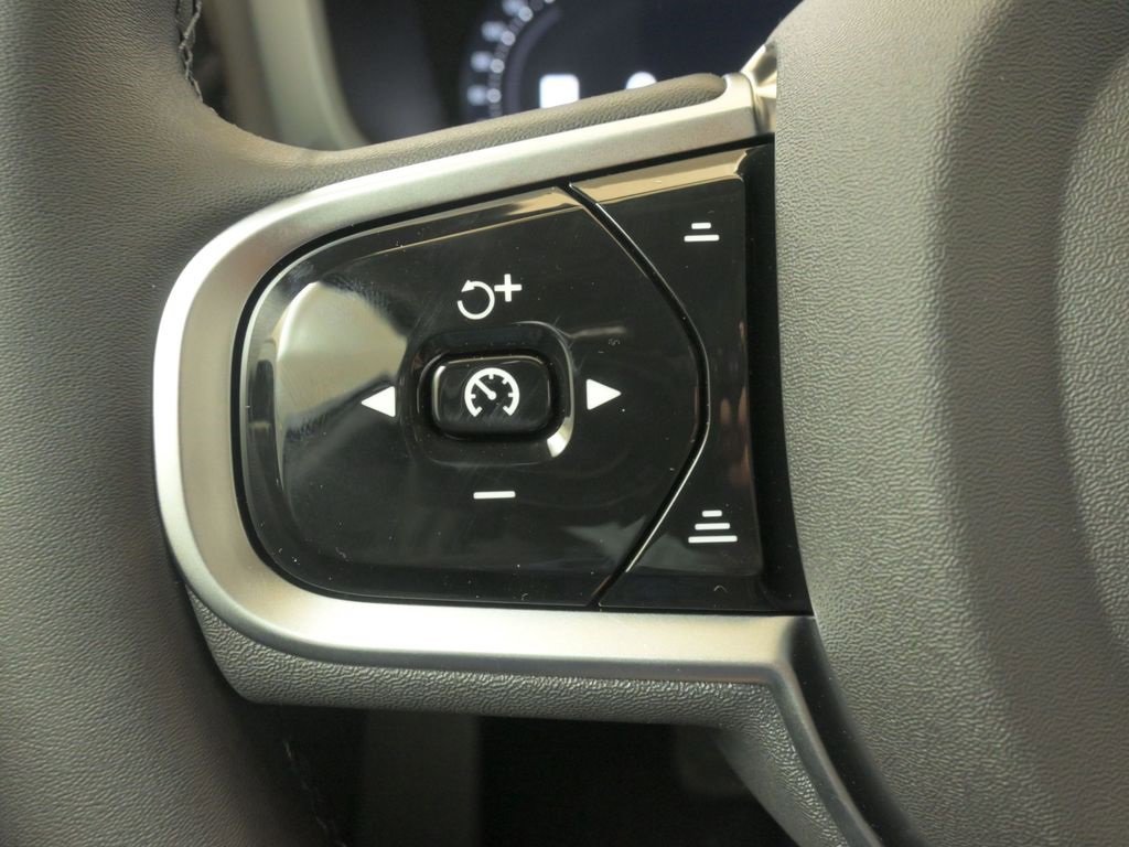 New 2026 Volvo V60 B5 Cross Country Plus w/ Protection Package Premier image 26