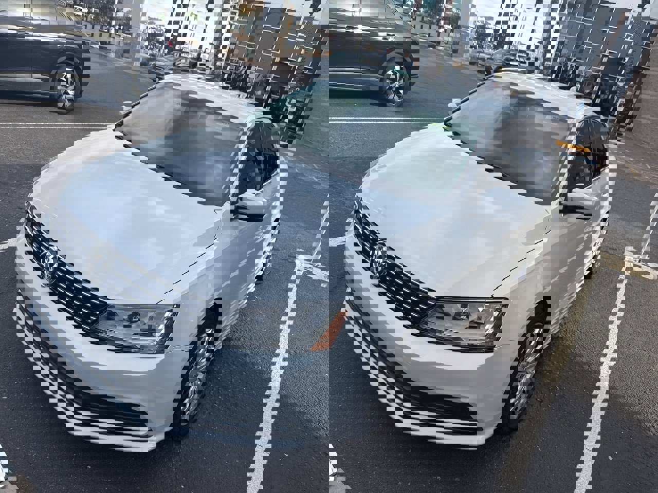 Used 2017 Volkswagen Jetta S image 2