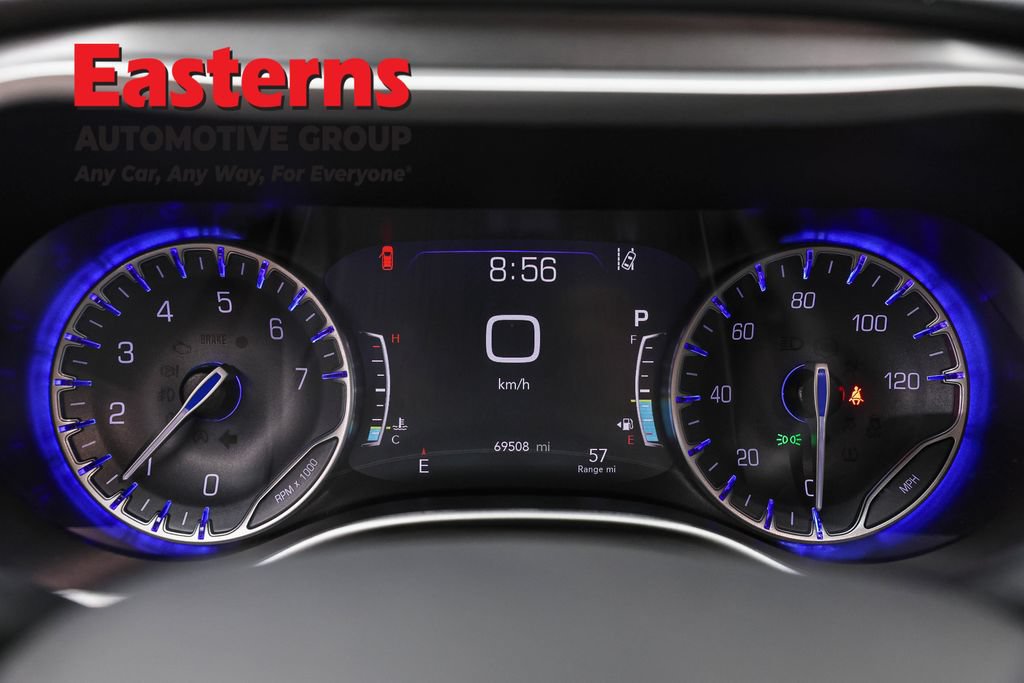 Used 2023 Chrysler Pacifica Touring-L FWD image 18