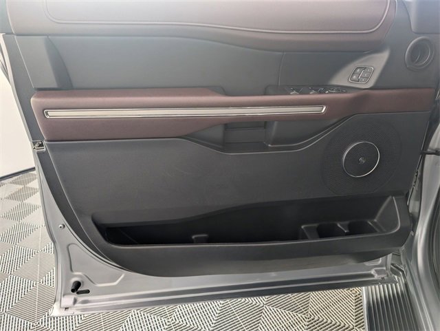Used 2023 Ford Expedition Max Limited image 10