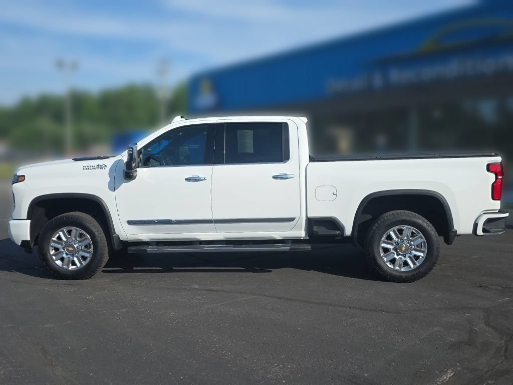 Used 2025 Chevrolet Silverado 2500 High Country w/ High Country Premium Package AWD/4WD image 3