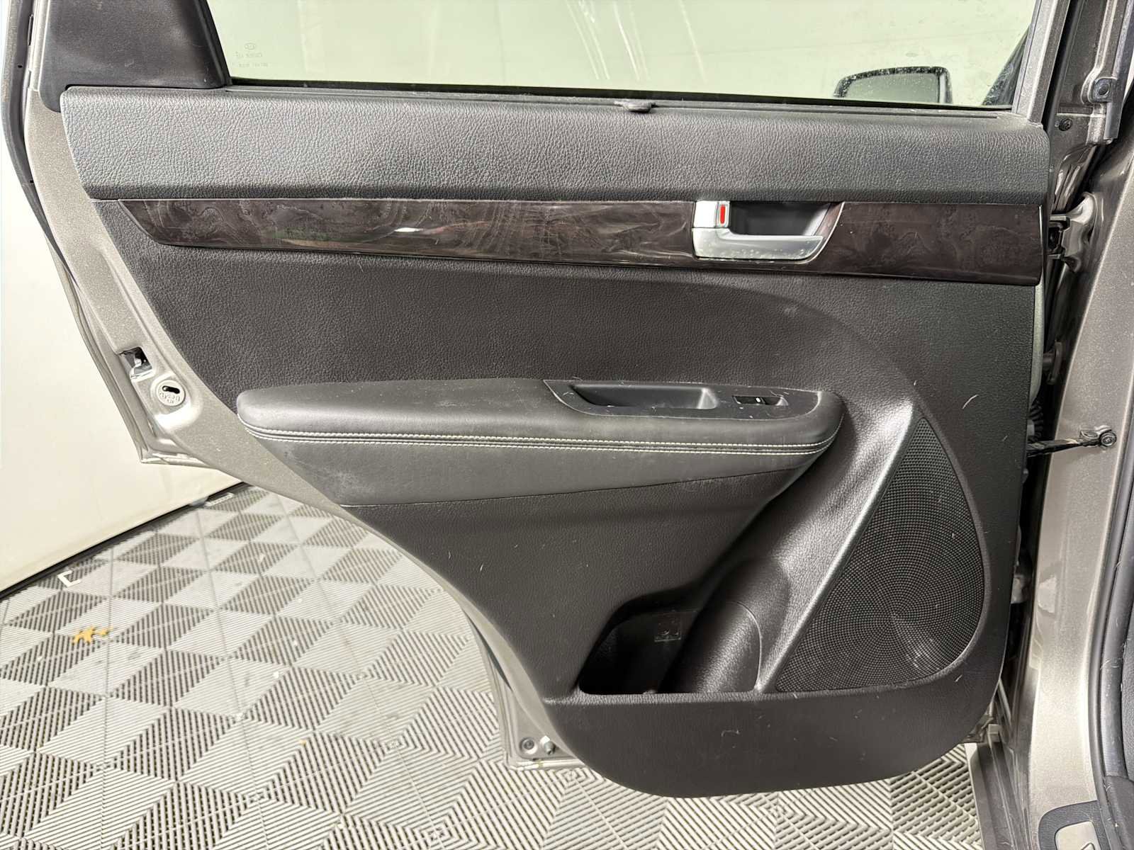 Used 2014 Kia Sorento SX w/ 3rd Row Package image 20