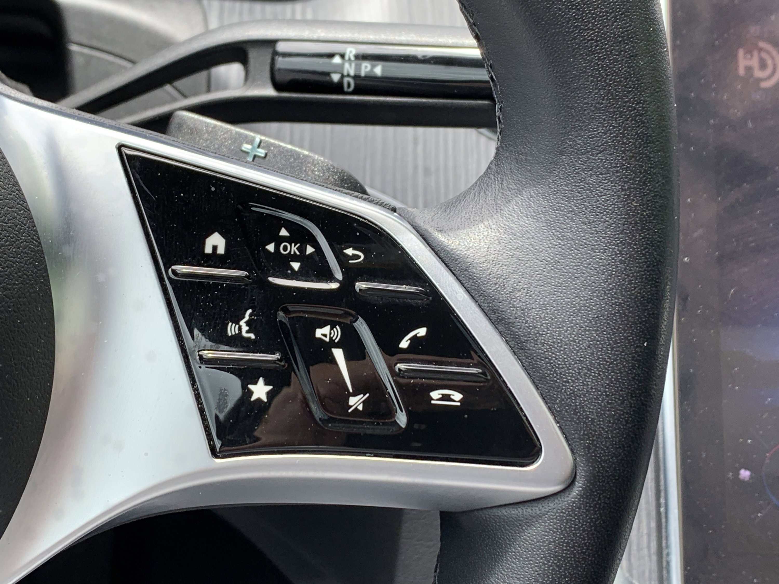 Used 2022 Mercedes-Benz C 300 4MATIC Sedan w/ Exclusive Trim Package image 40