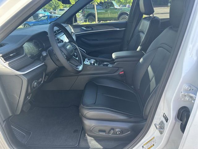 New 2025 Jeep Grand Cherokee Limited w/ Black Appearance Package image 9