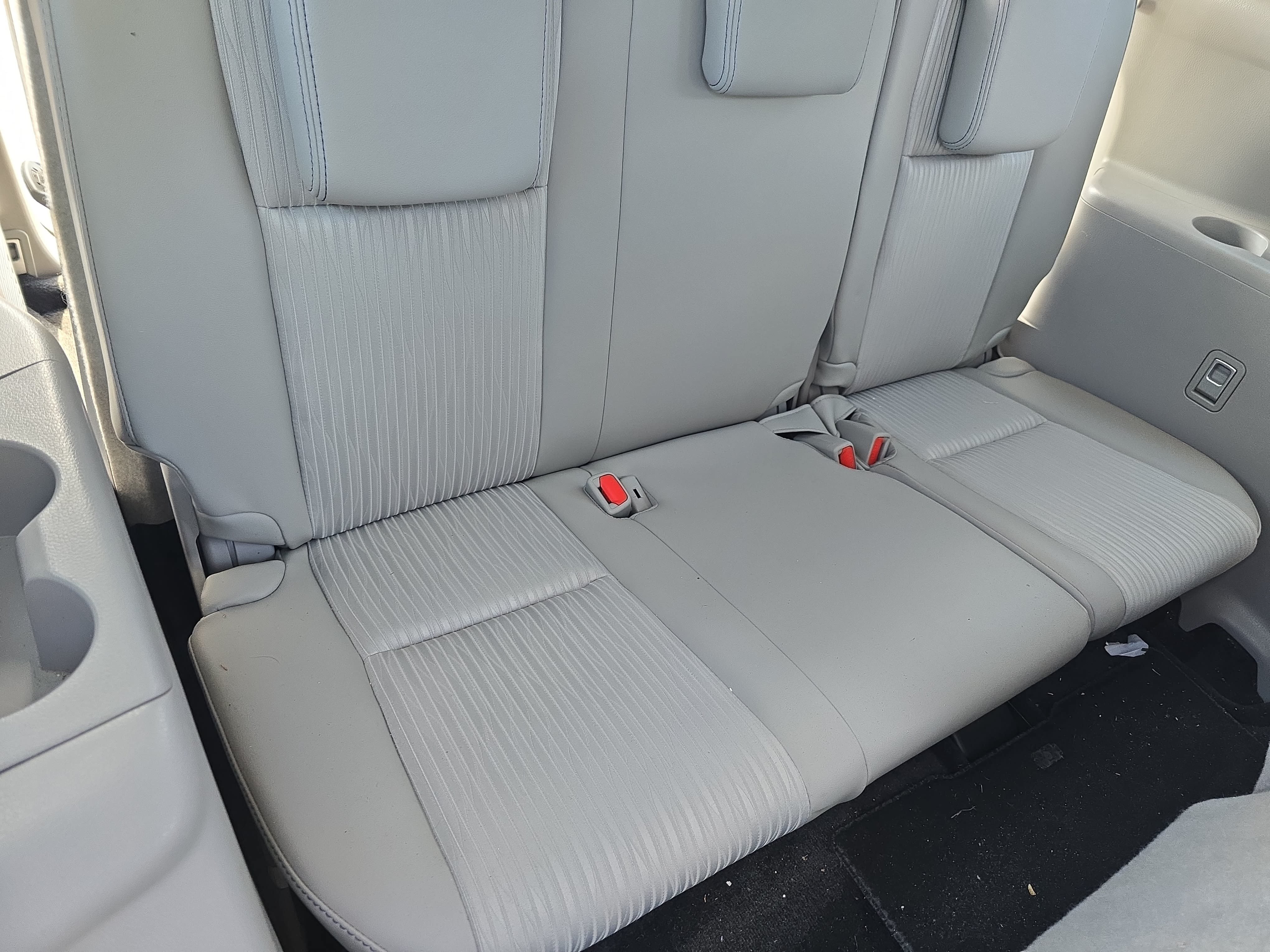Used 2015 Toyota Highlander Plus FWD image 12