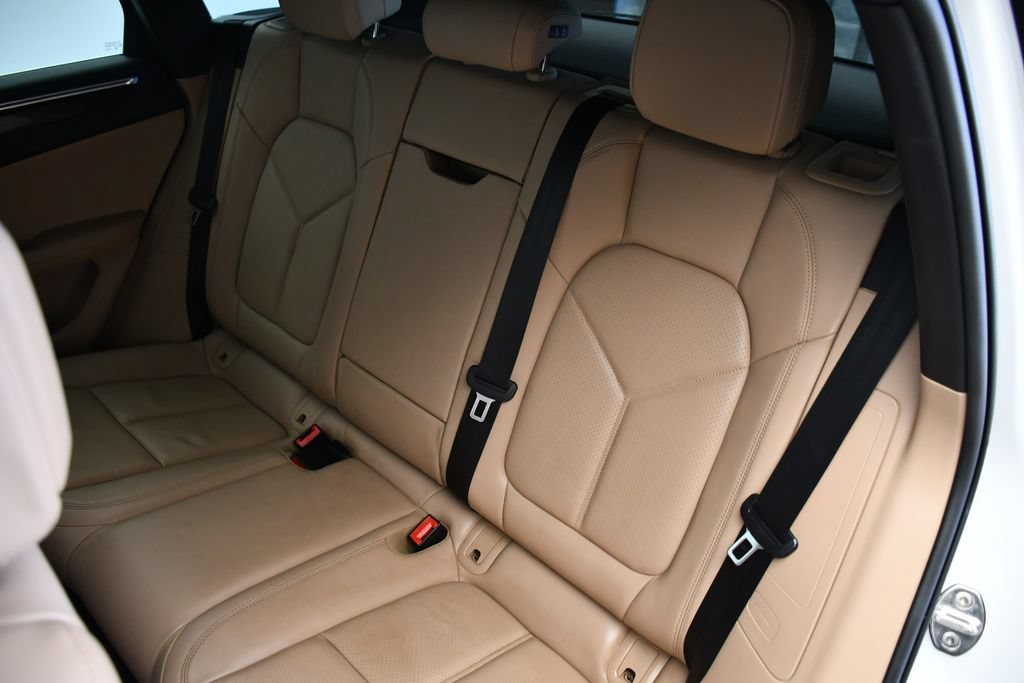 Certified 2023 Porsche Macan S AWD/4WD image 40