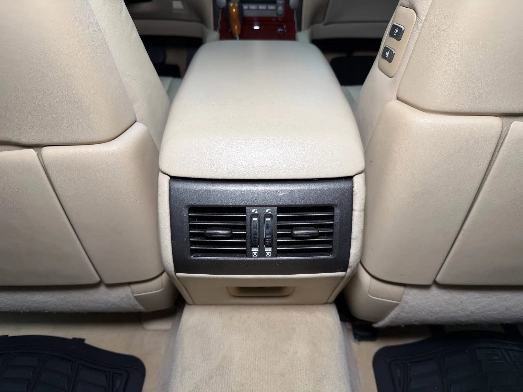 Used 2009 Lexus LS 460 AWD w/ Comfort Seating Pkg image 24