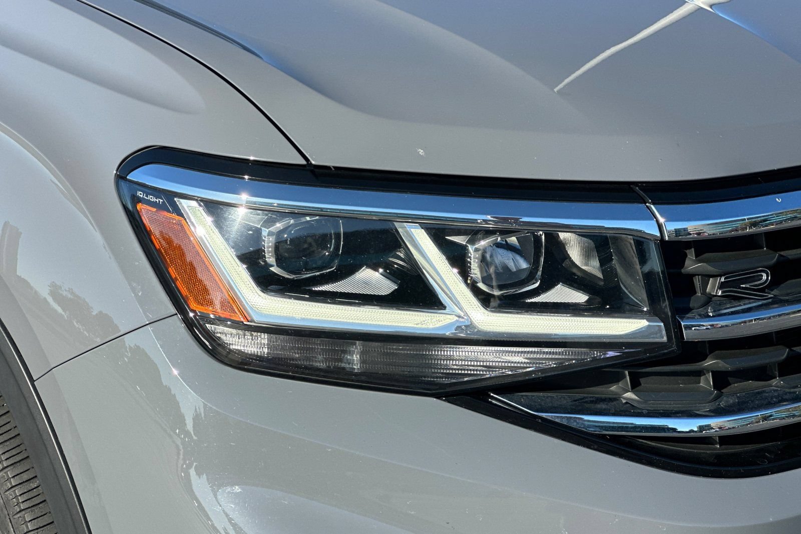 Used 2021 Volkswagen Atlas Cross Sport SEL Premium R-Line w/ Luggage Net & Mats Package AWD/4WD image 46