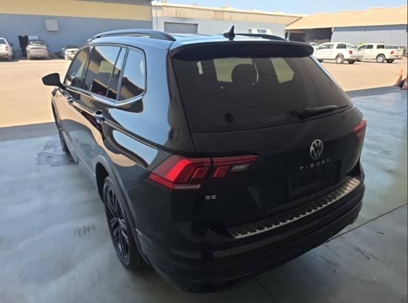 Used 2022 Volkswagen Tiguan SE R-Line FWD image 4