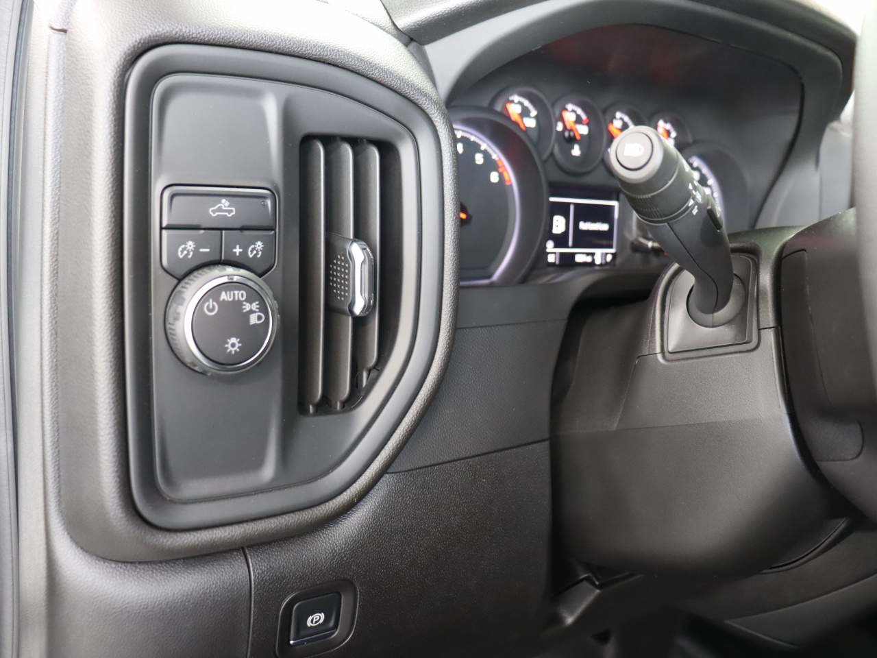 Certified 2025 Chevrolet Silverado 1500 W/T image 13