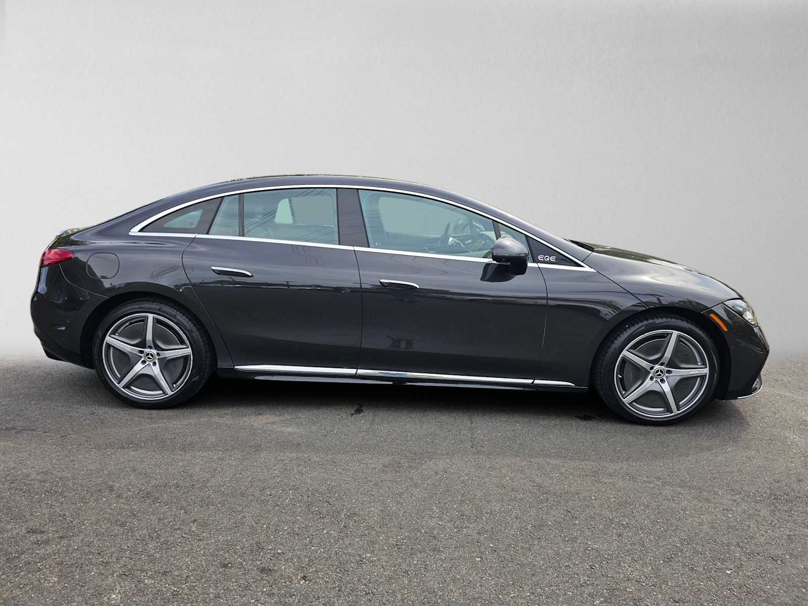 Used 2023 Mercedes-Benz EQE 350+ 4MATIC Sedan image 2