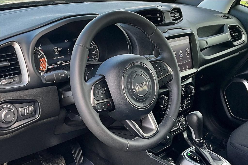 Used 2022 Jeep Renegade Latitude AWD/4WD image 18