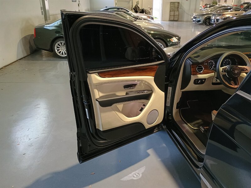 Used 2023 Bentley Bentayga AWD/4WD image 12