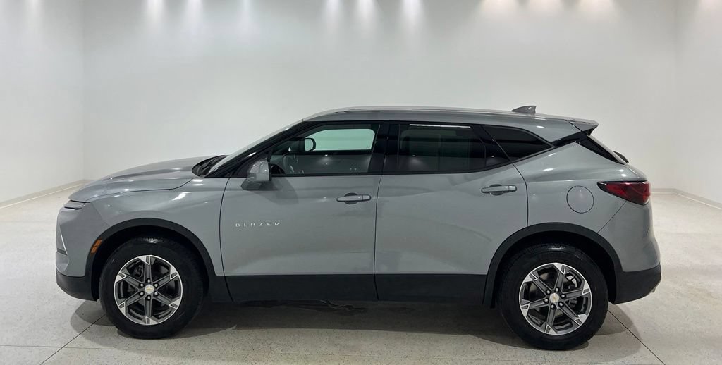 Used 2023 Chevrolet Blazer LT AWD/4WD image 2