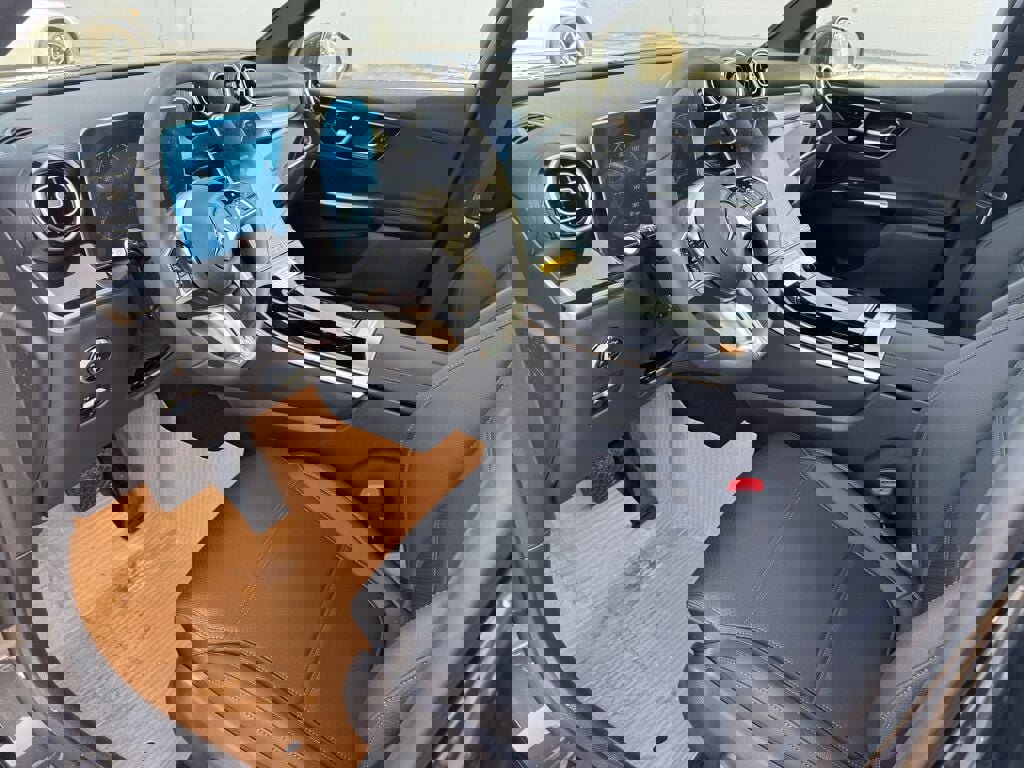 New 2026 Mercedes-Benz GLC 300 4MATIC image 9