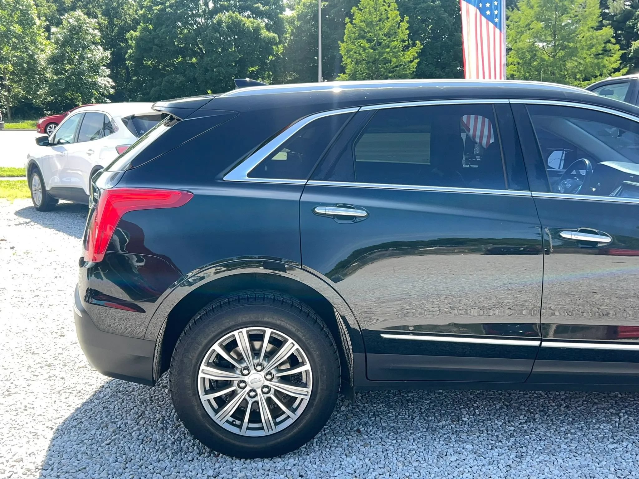 Used 2017 Cadillac XT5 Luxury w/ Driver Awareness Package FWD image 9