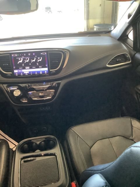 Certified 2021 Chrysler Pacifica Touring-L w/ S Appearance Package AWD/4WD image 11