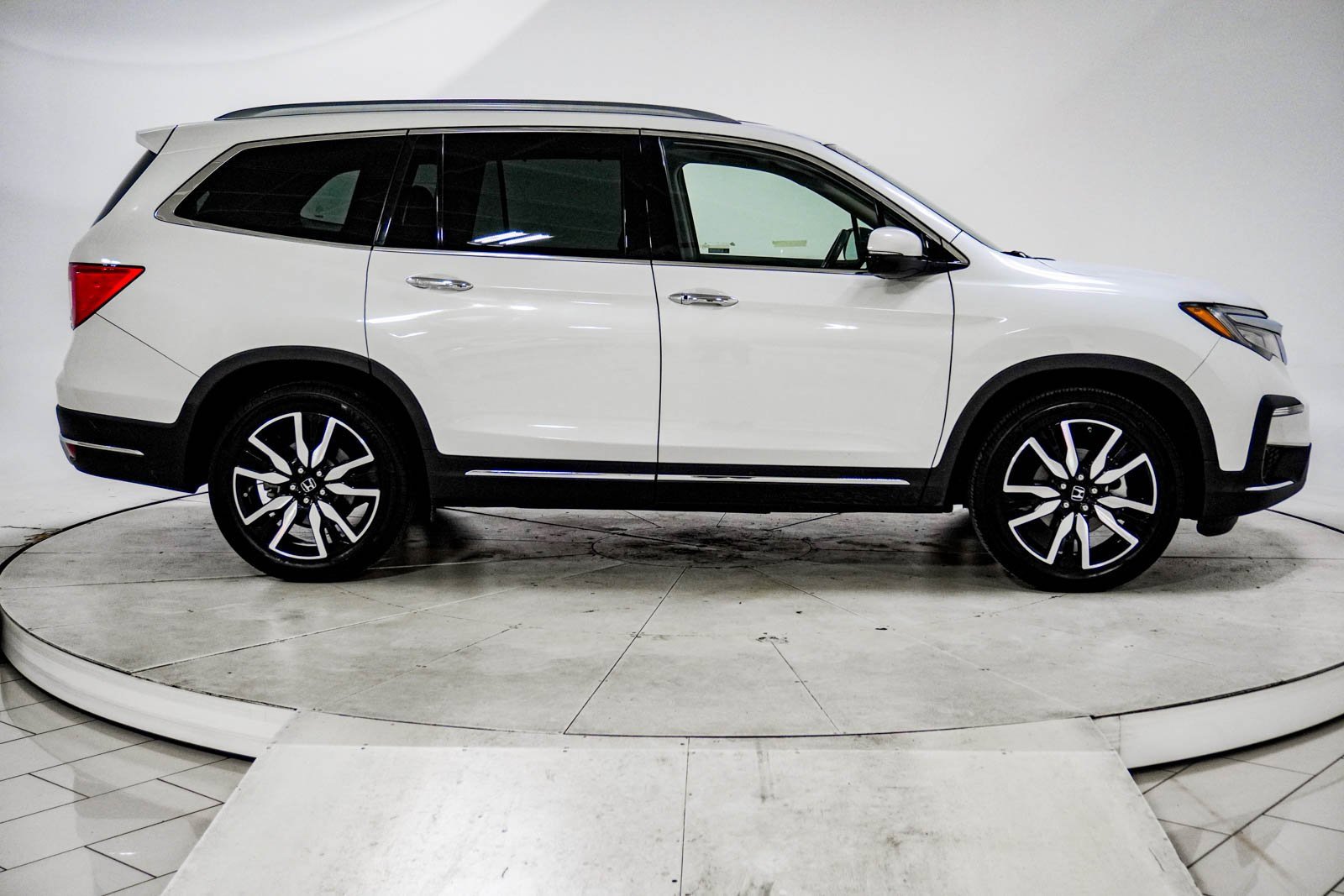 Used 2020 Honda Pilot Touring image 13