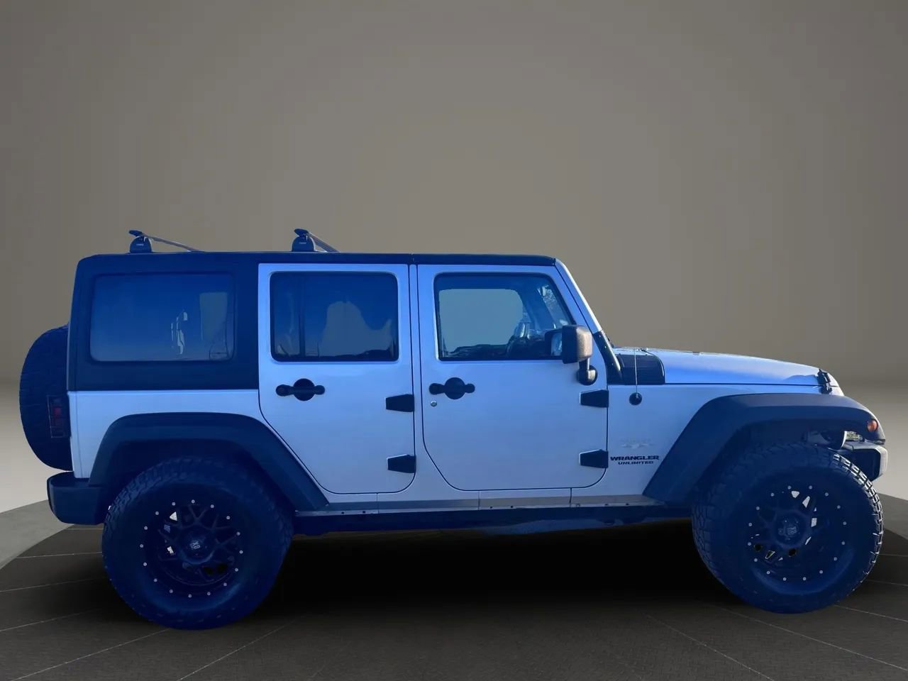 Used 2012 Jeep Wrangler Unlimited Sahara w/ Dual Top Group AWD/4WD image 3