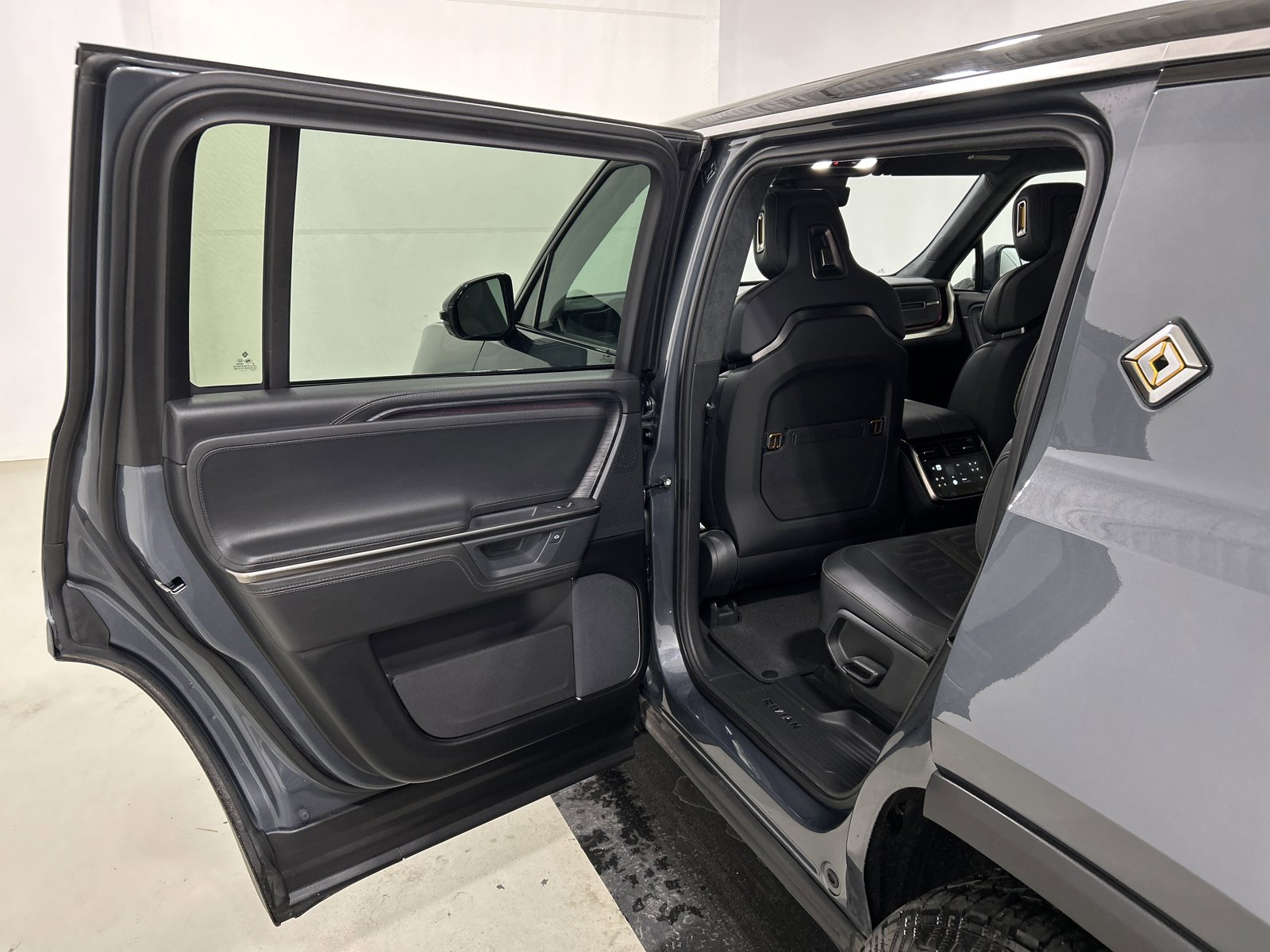 Used 2025 Rivian R1S Adventure image 17