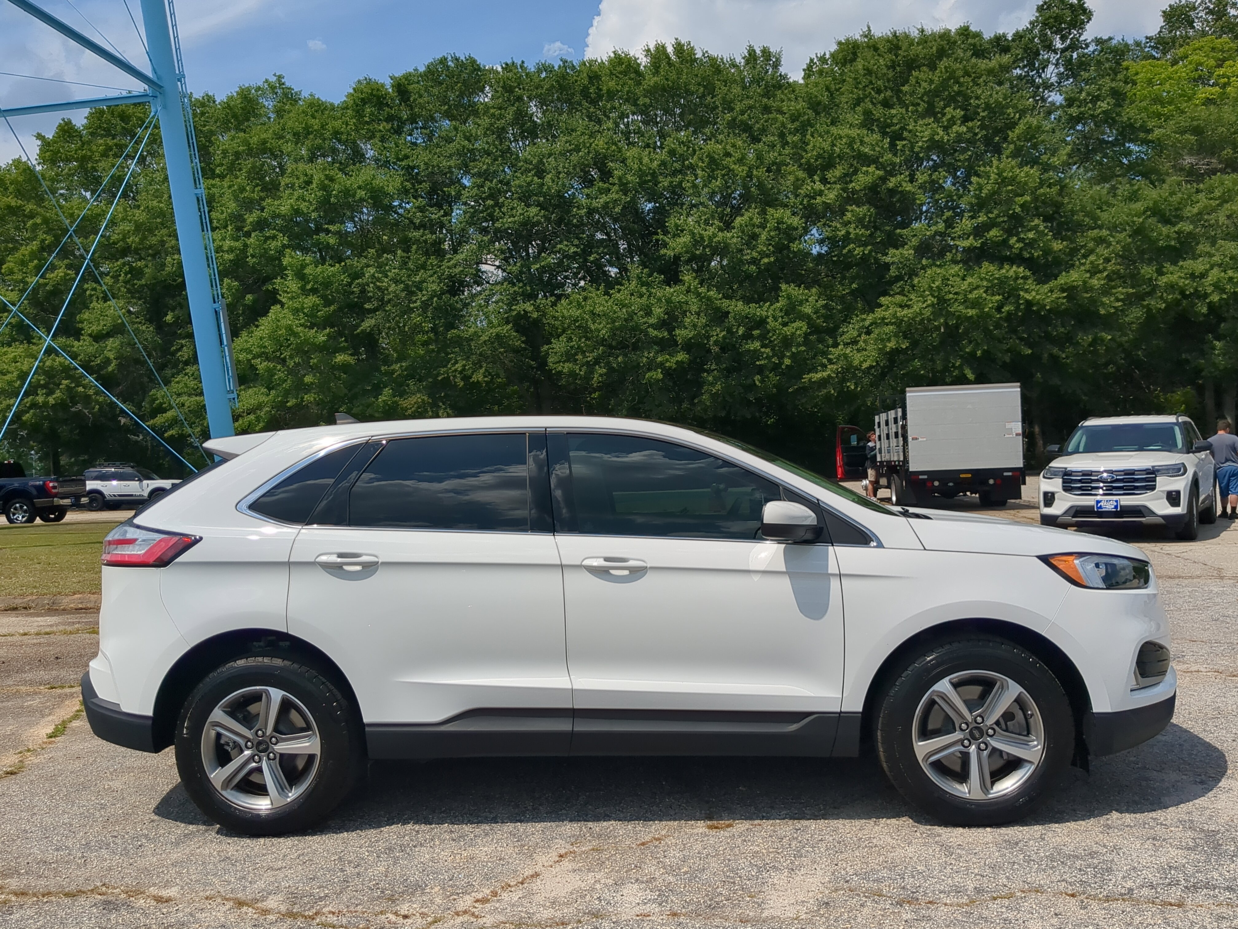 Certified 2024 Ford Edge SEL w/ Convenience Package AWD/4WD image 2