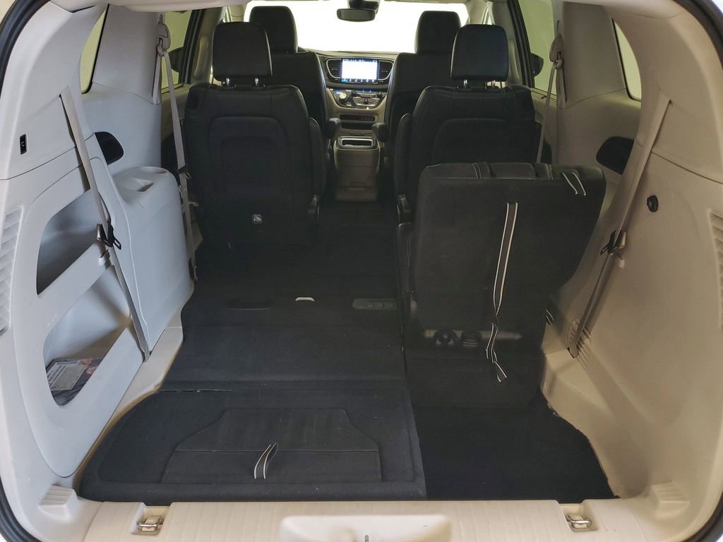 Used 2024 Chrysler Pacifica Touring-L image 24