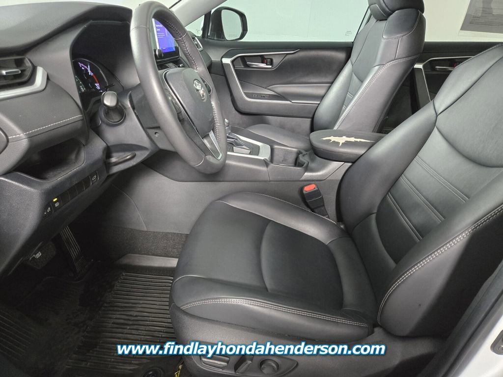 Used 2023 Toyota RAV4 XLE Premium image 10