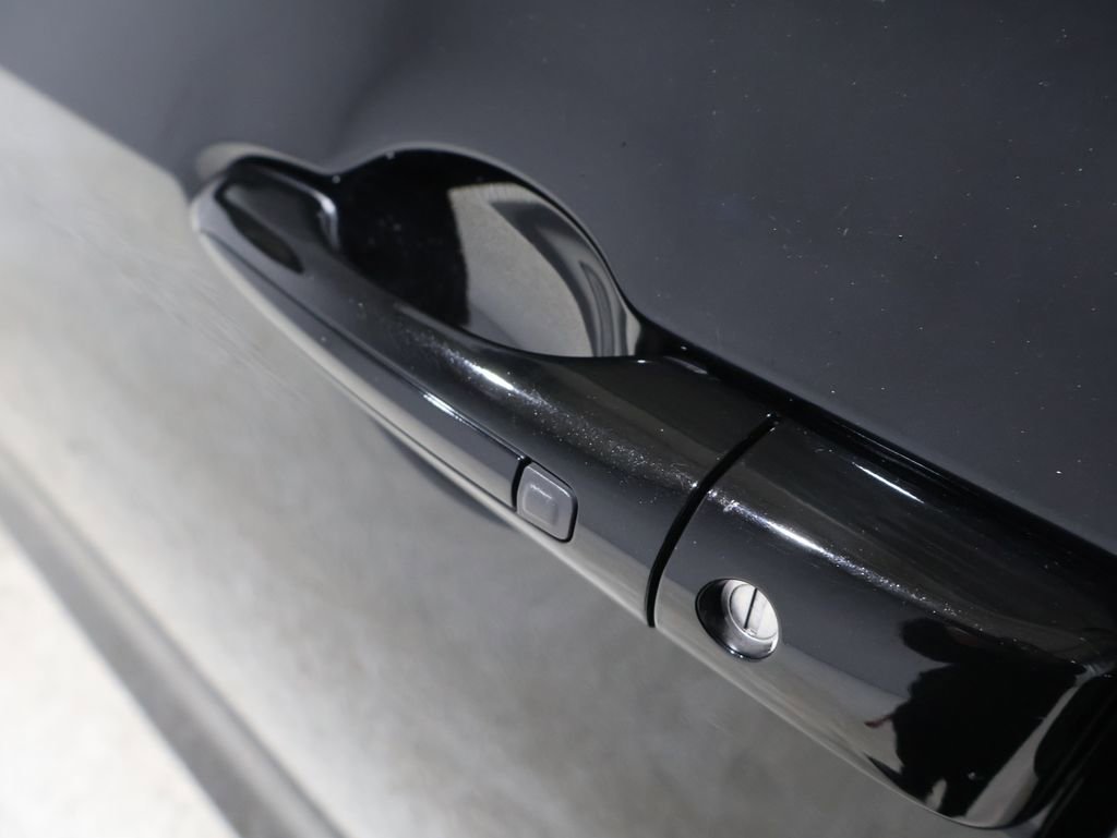 Certified 2024 Chrysler Pacifica Touring-L image 12