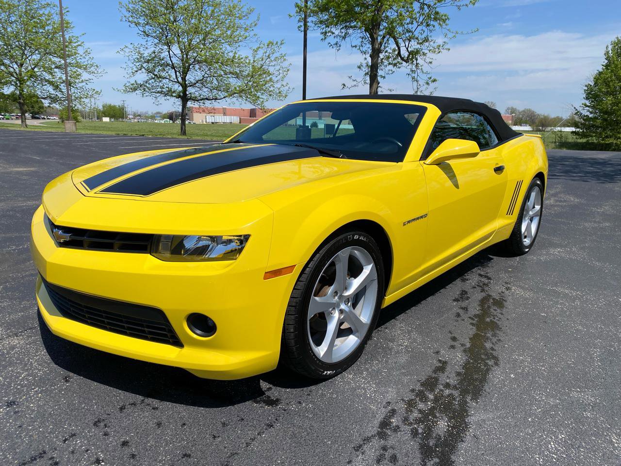 Used 2015 Chevrolet Camaro LT RWD image 2