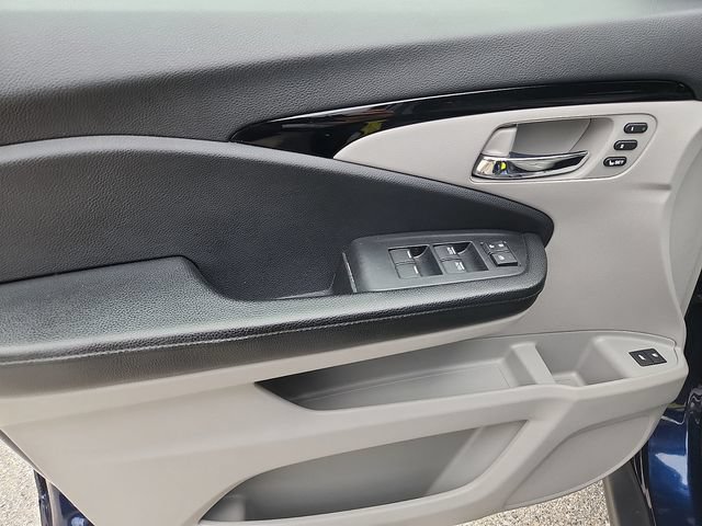 Used 2018 Honda Pilot Touring image 12