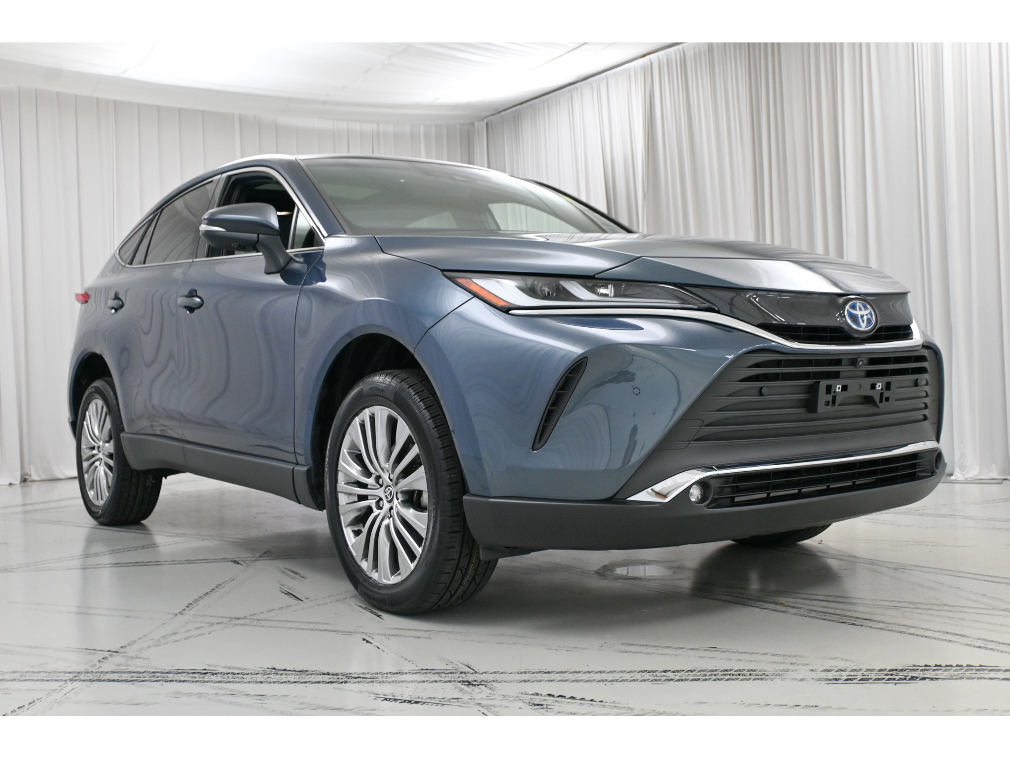 Used 2023 Toyota Venza Limited AWD/4WD image 2