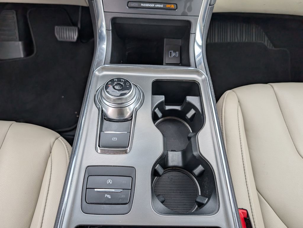 Used 2022 Ford Edge Titanium w/ Class II Trailer Tow Package image 24