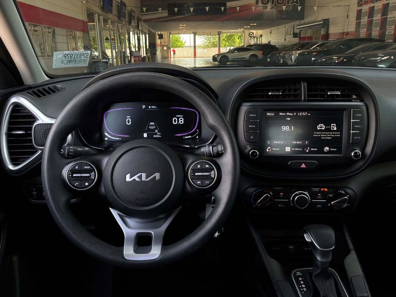 Used 2025 Kia Soul LX w/ LX Technology Package FWD image 12