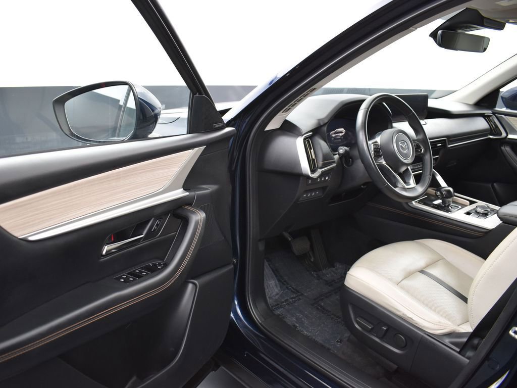 Used 2024 MAZDA CX-90 Plug-In Hybrid w/ Premium Pkg image 9