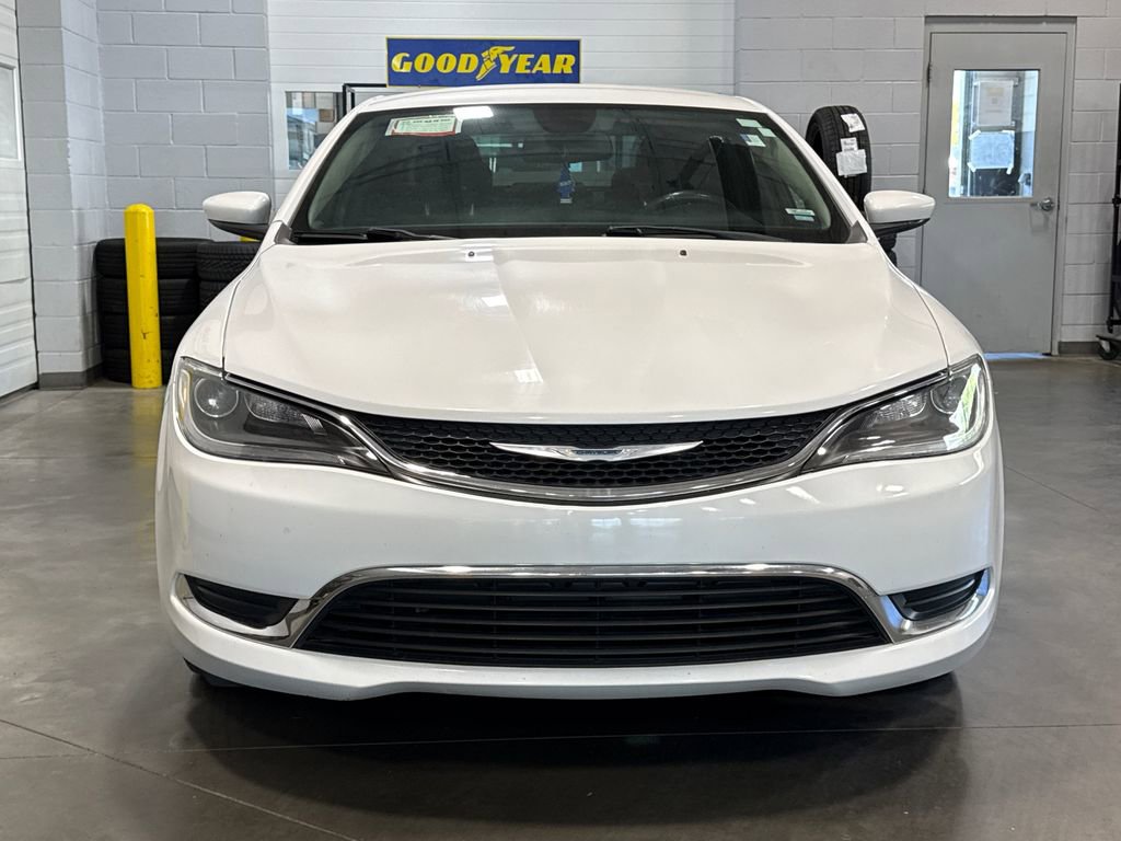 Used 2015 Chrysler 200 Limited w/ Convenience Group FWD image 2