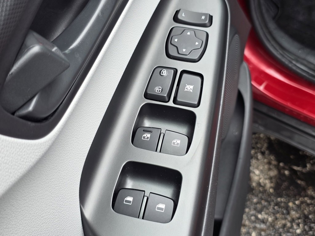 Used 2023 Hyundai Kona SEL image 17