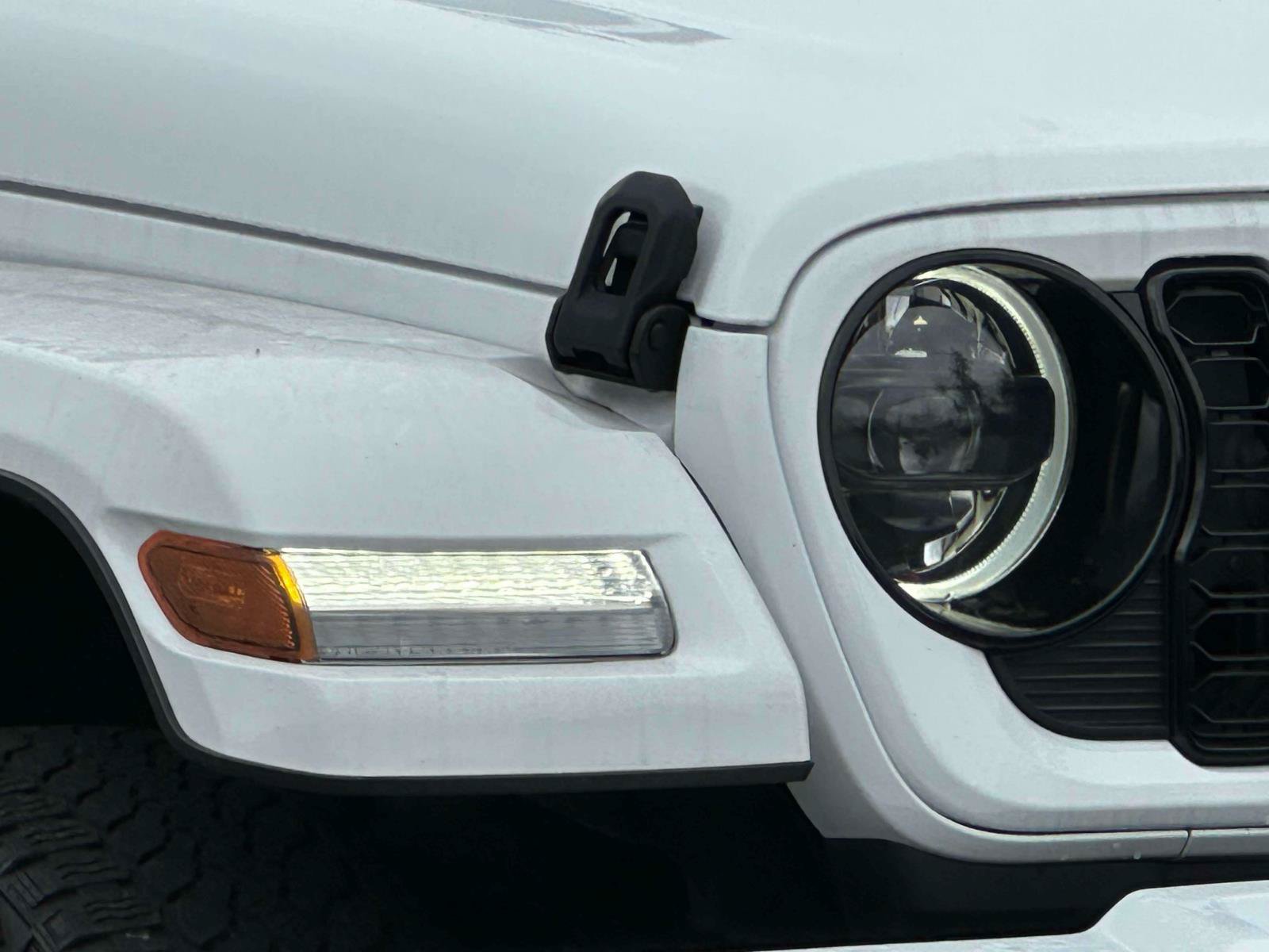 Used 2024 Jeep Wrangler High Altitude AWD/4WD image 8