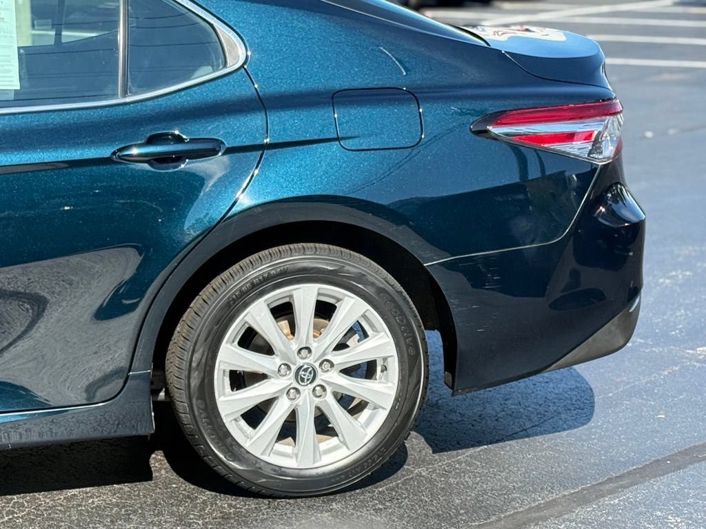 Used 2020 Toyota Camry LE w/ Convenience Package FWD image 4