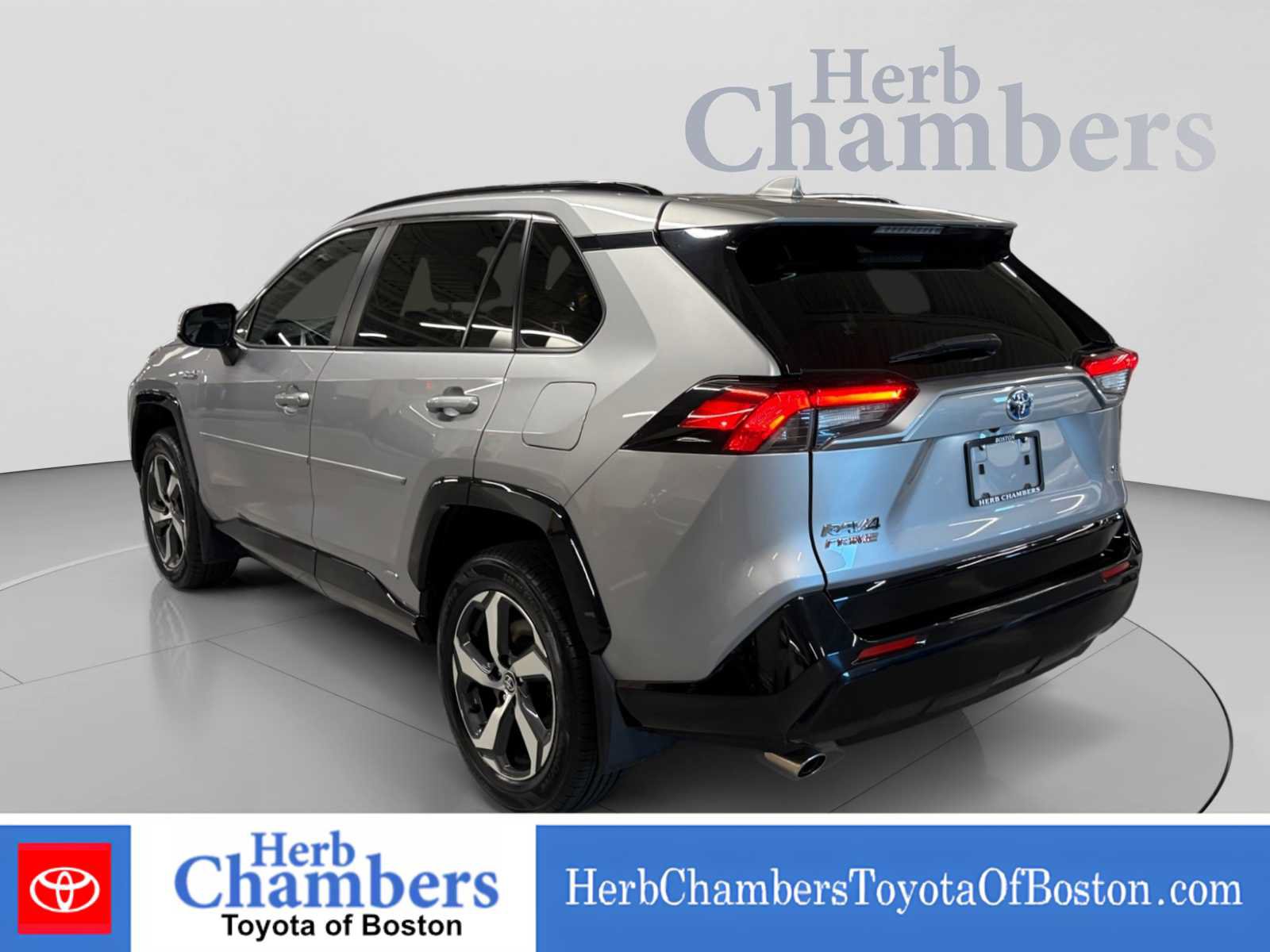 Used 2021 Toyota RAV4 SE w/ Carpet Mat Package (TMS) AWD/4WD image 3