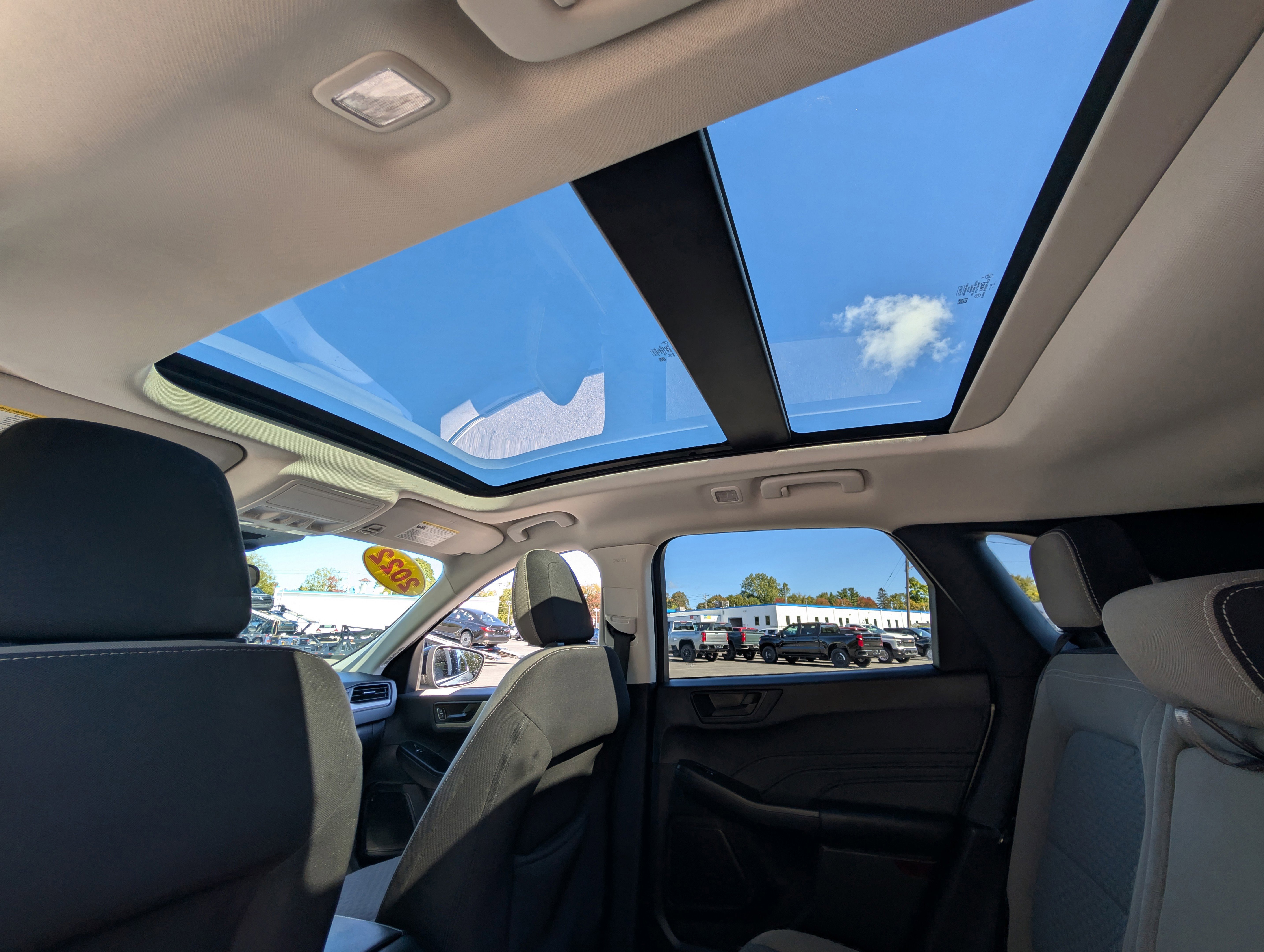 Used 2022 Ford Escape SE w/ SE Sport Appearance Package image 33