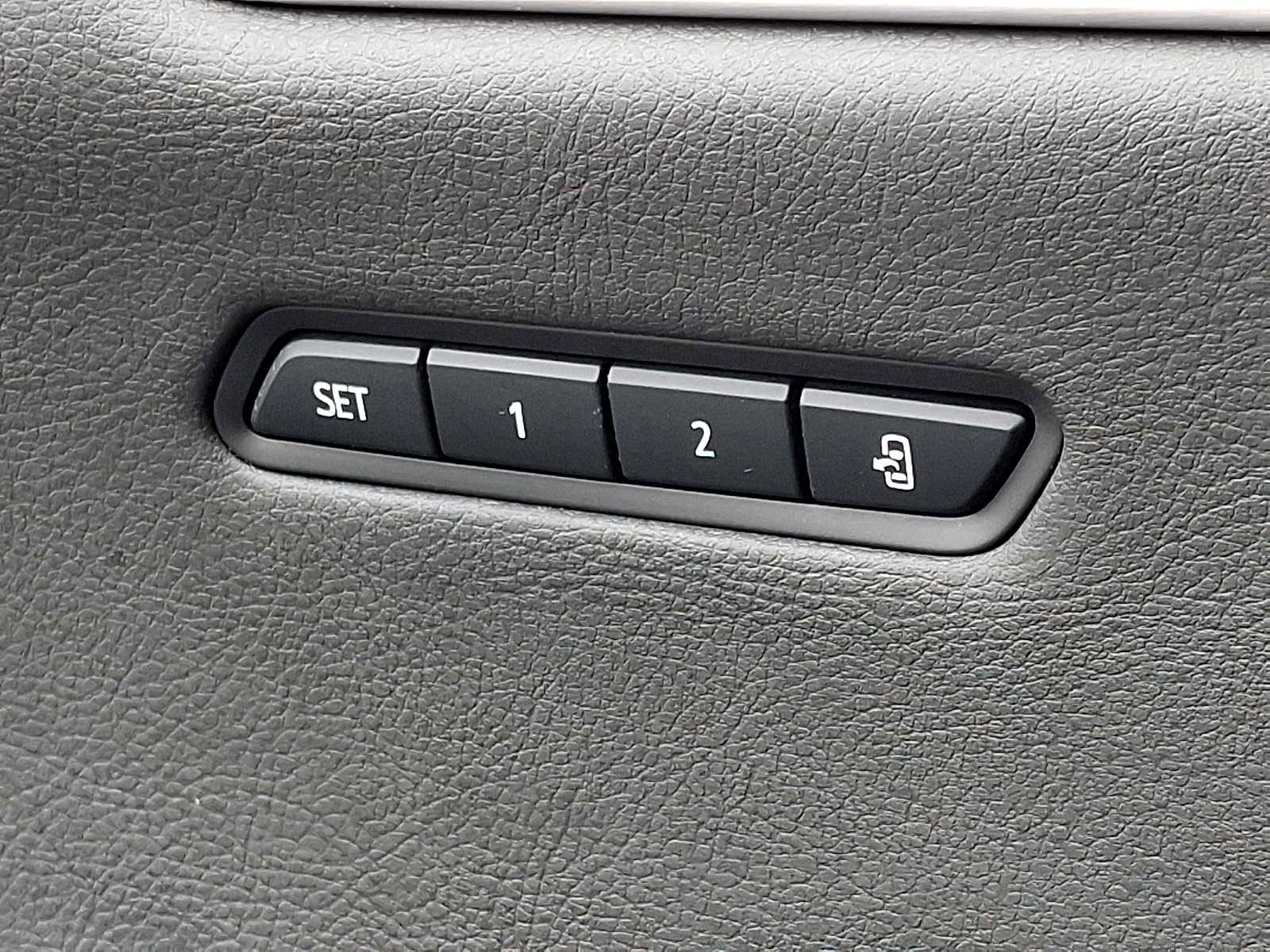 Certified 2024 Cadillac XT6 Premium Luxury w/ LPO, Floor Liner Package AWD/4WD image 23