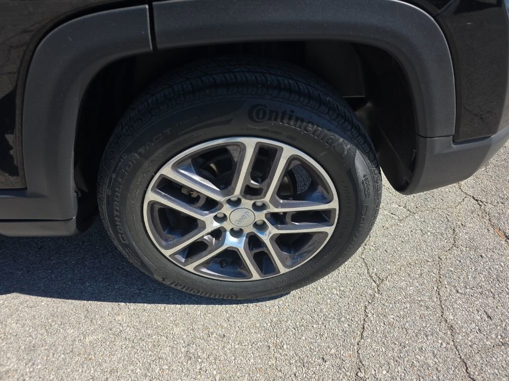 Used 2020 Jeep Compass Latitude w/ Popular Equipment Group image 9