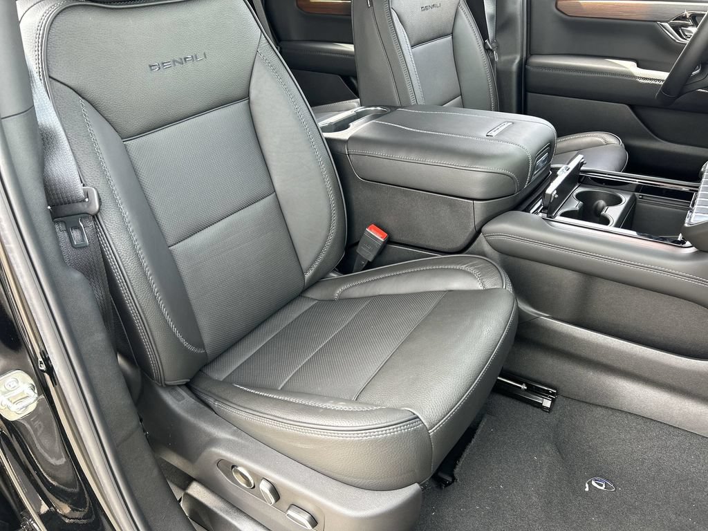 New 2026 GMC Yukon Denali w/ Sun & Power Step Package AWD/4WD image 29