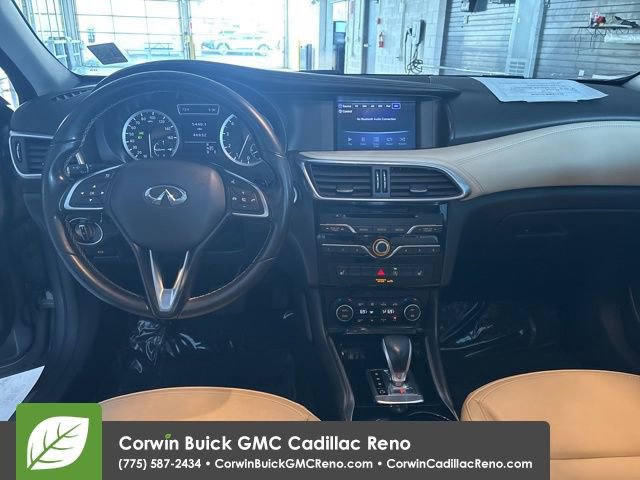 Used 2018 INFINITI QX30 Premium image 29