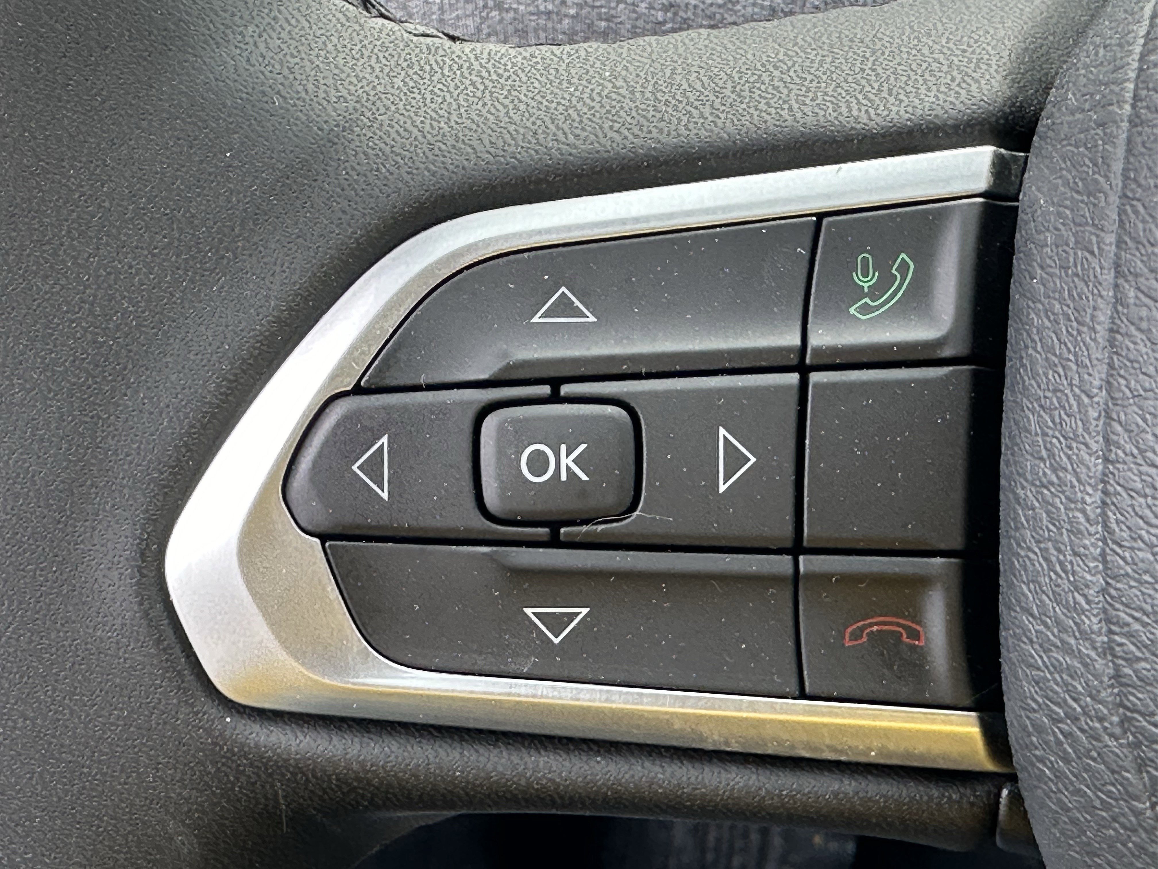 Used 2024 Jeep Compass Latitude w/ Sun and Sound Group image 26