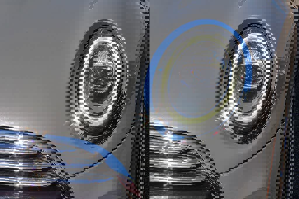 Used 2019 MINI Cooper 4-Door Hardtop w/ Premium Package image 7