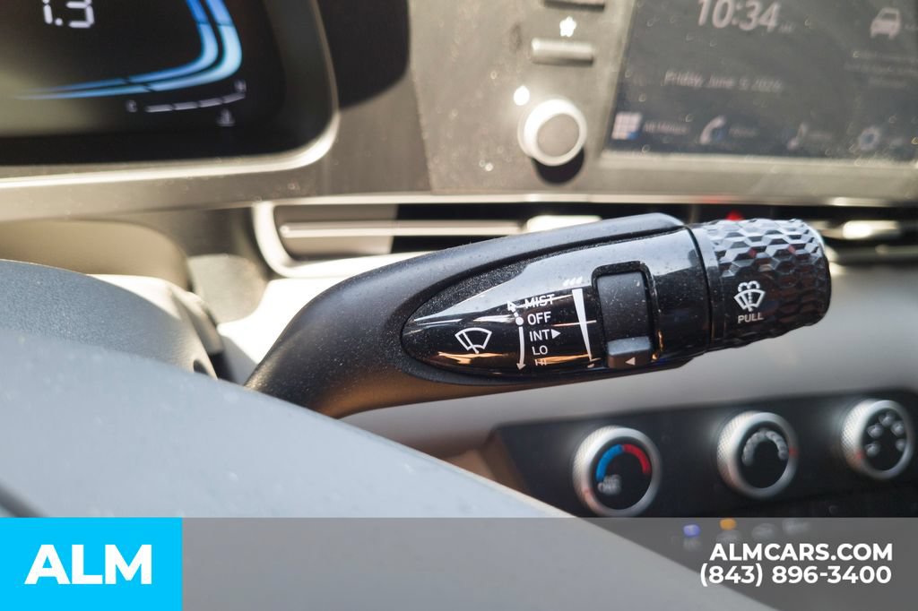 Certified 2025 Hyundai Elantra SE FWD image 12