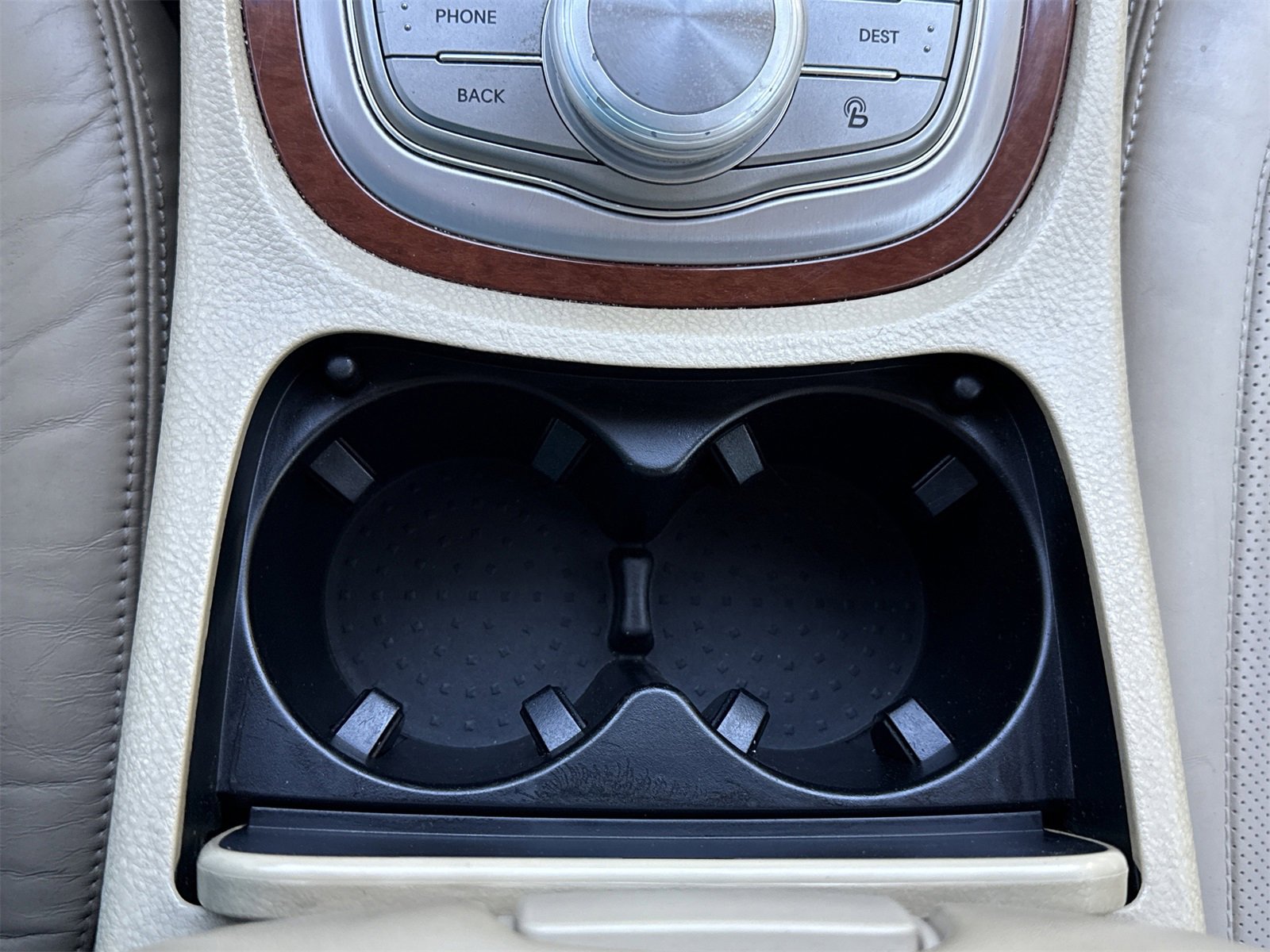 Used 2013 Hyundai Genesis 3.8 w/ Premium Pkg image 32